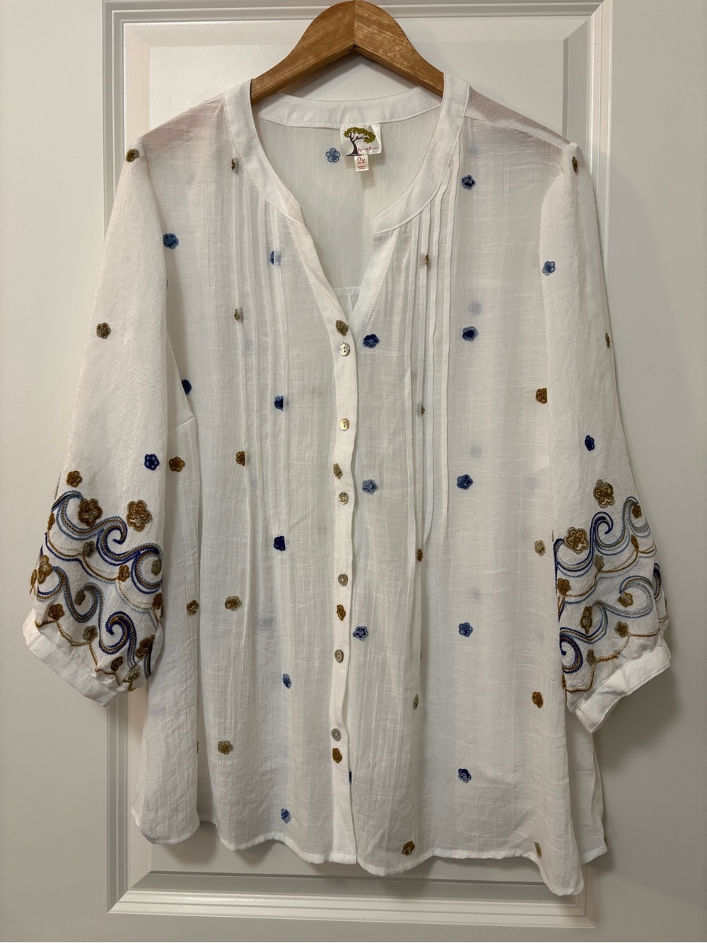 Fig and Flower White Embroidered Floral Peasant Top, Size 2X (w/ small flaw)